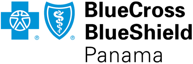 Logotipo de Blue Cross Blue Shield con dos iconos azules a la izquierda -una cruz y un escudo con una serpiente y personal- que representan la atención en áreas como la fisioterapia y la ortopedia deportiva, y las palabras Blue Cross Blue Shield Association en negro a la derecha.